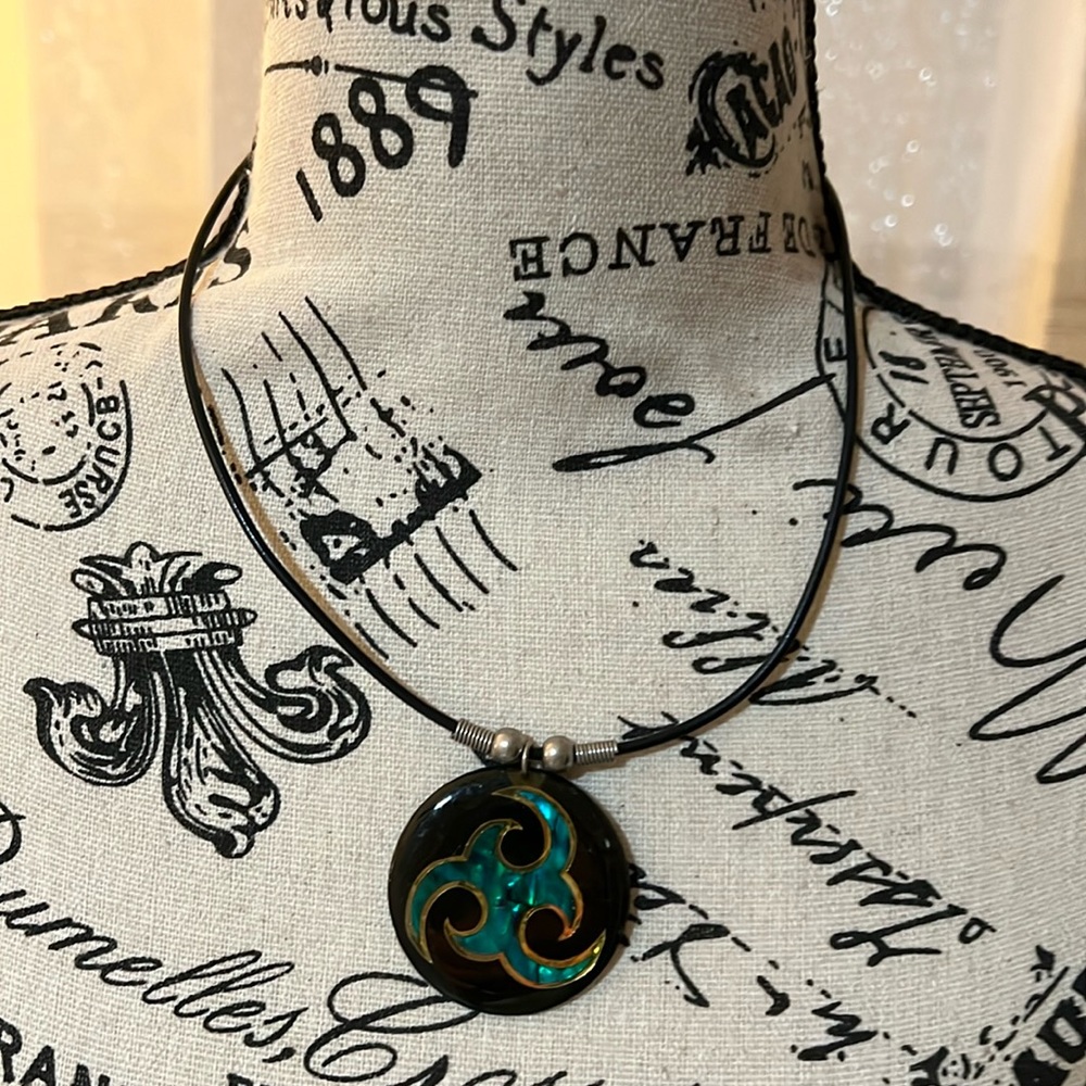 Short necklace